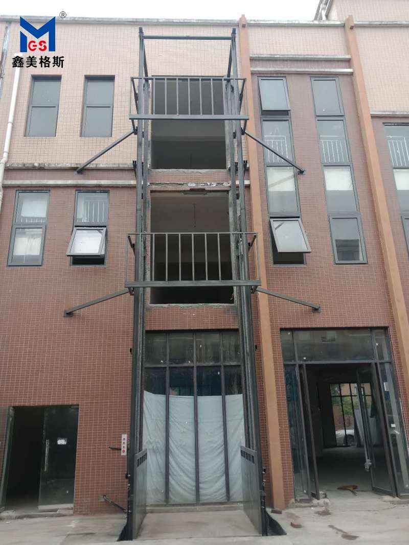 彭州市蒙阳镇万贯市场客户在我司订购1台升降货梯